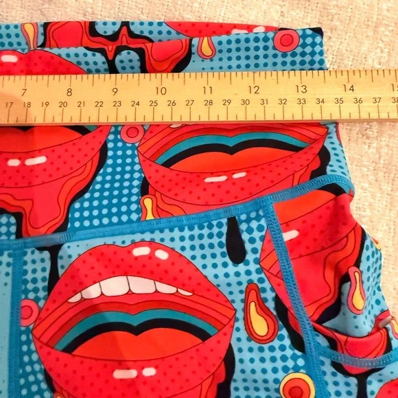 Constantly Varied Gear Colorful Lips Shorts
Women’s size small - Picture 4 of 9